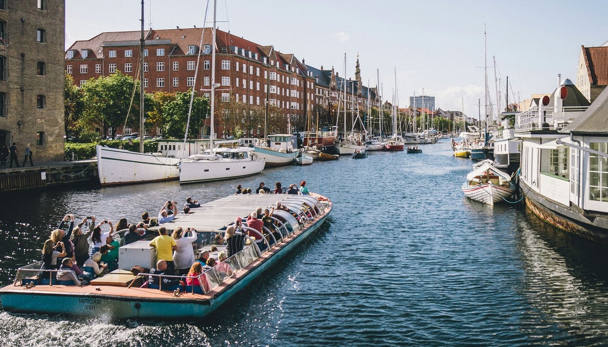 Kanalbåt på Christianhavns kanal - photocredi kristijan arsov