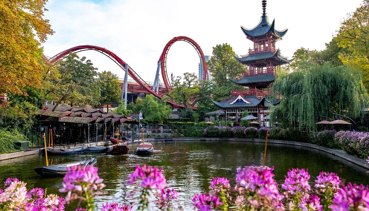 Restauranten Det kinesiske Tårn og berg-og-dalbanen Dæmonen