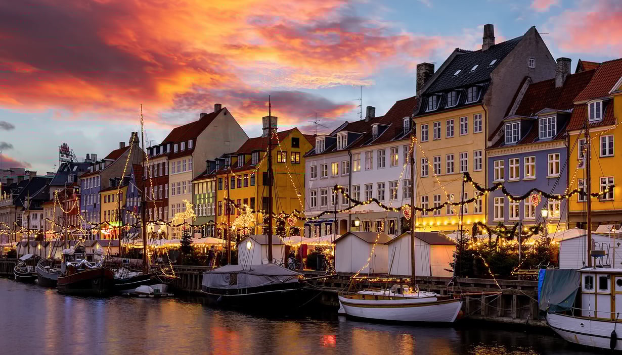 Solnegang over julelys i Nyhavn