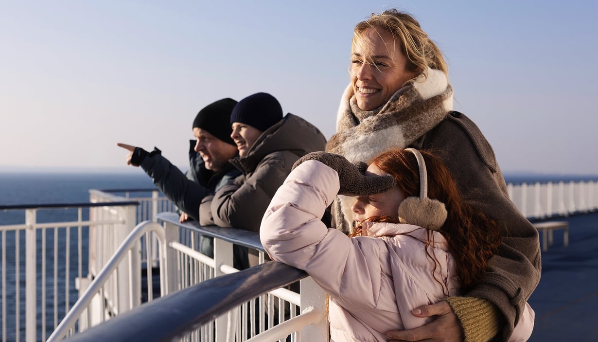Familie på dekk om vinteren