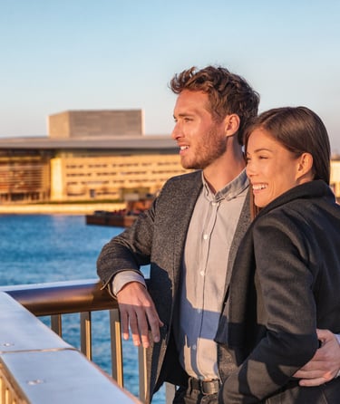 Par med Operaen i København i bakgrunnen