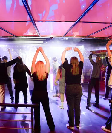 Mennesker blir underholdt