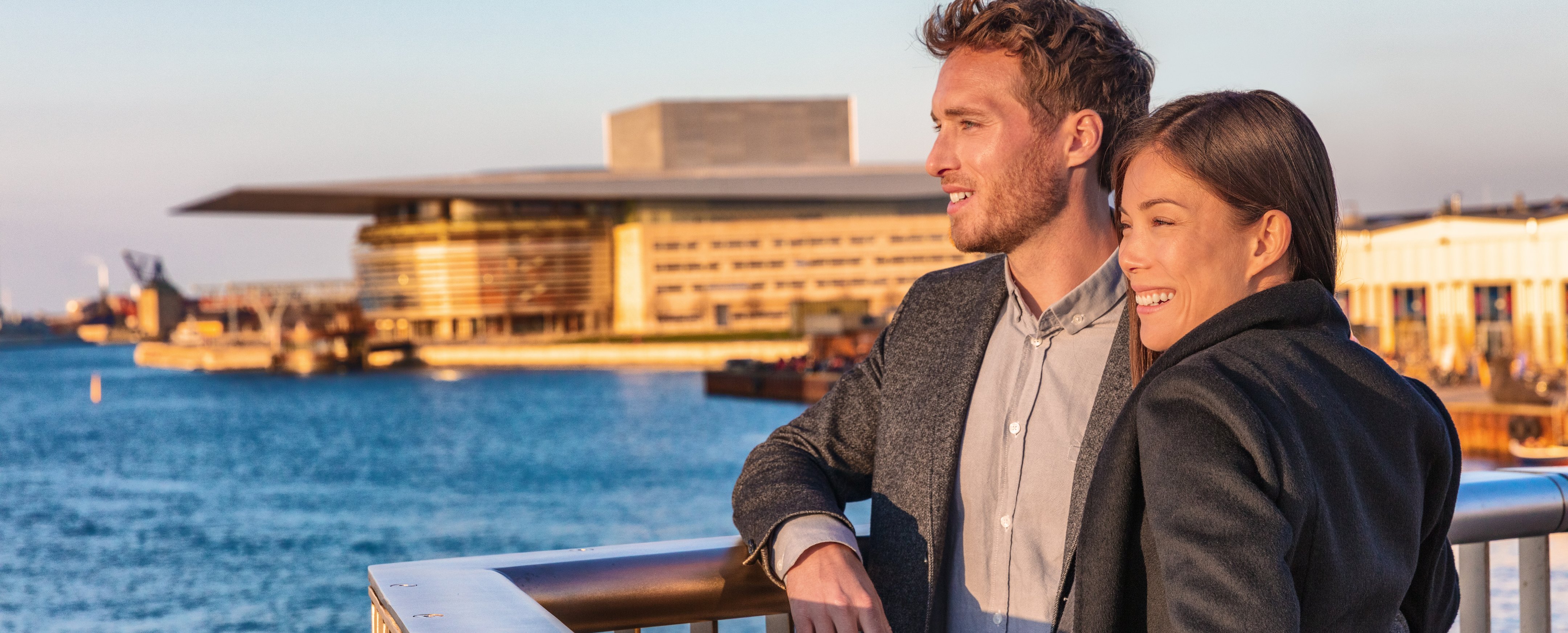 Par med Operaen i København i bakgrunnen