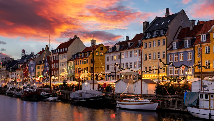 Solnegang over julelys i Nyhavn