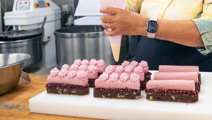 brownie med bringebærkrem