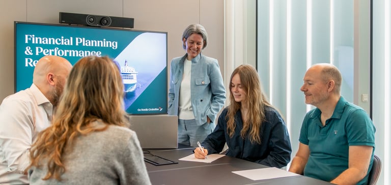 Teammøte om økonomisk planlegging og resultater.