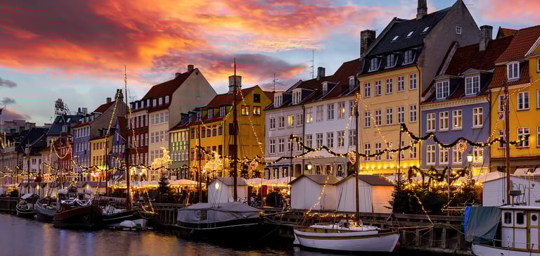 Solnegang over julelys i Nyhavn