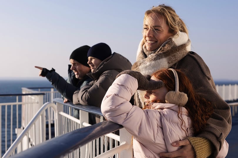 Familie på dekk om vinteren